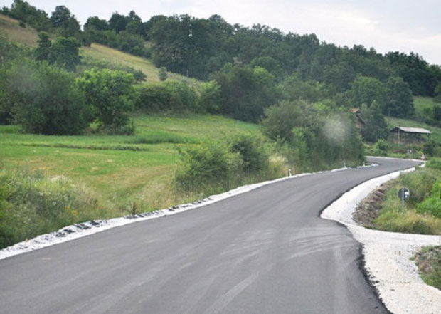 УРЕЂЕЊЕ ИНФРАСТРУКТУРЕ У ЖАГУБИЦИ: Још 22 километра пута